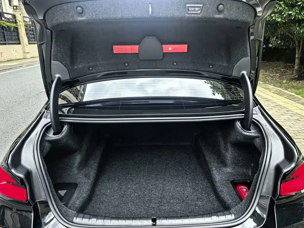 BMW 5 Series — фото 15