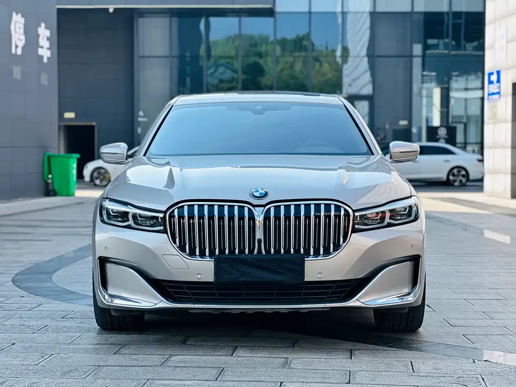 BMW 7 Series — фото 2