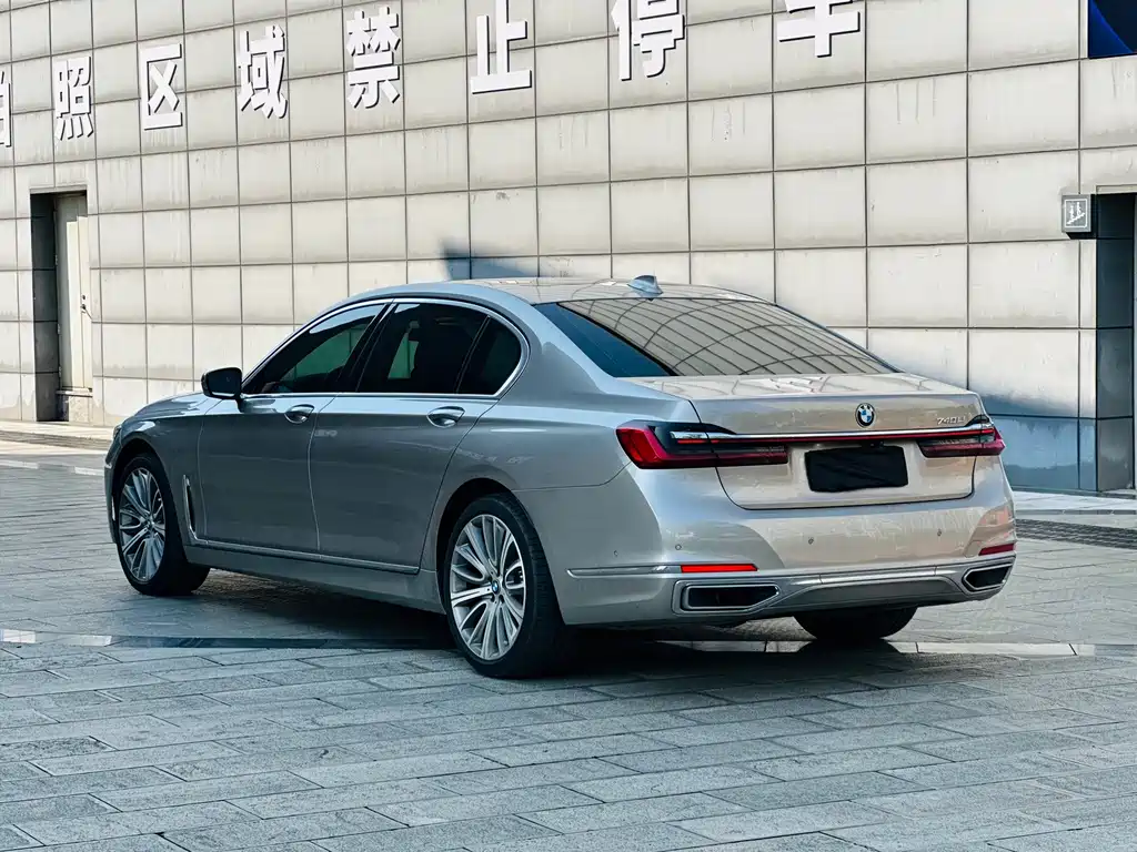 BMW 7 Series — фото 11