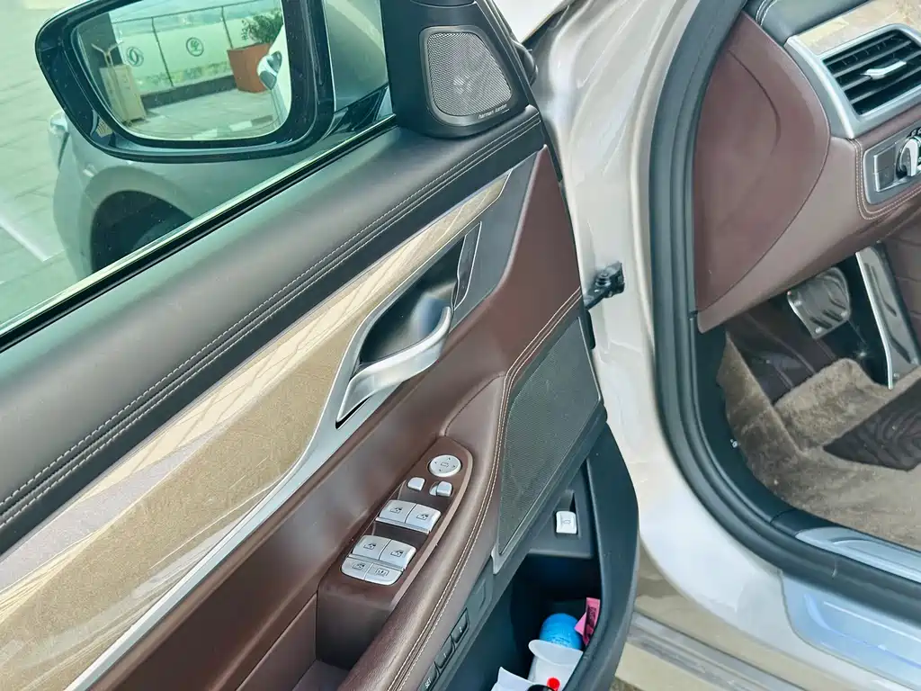 BMW 7 Series — фото 10