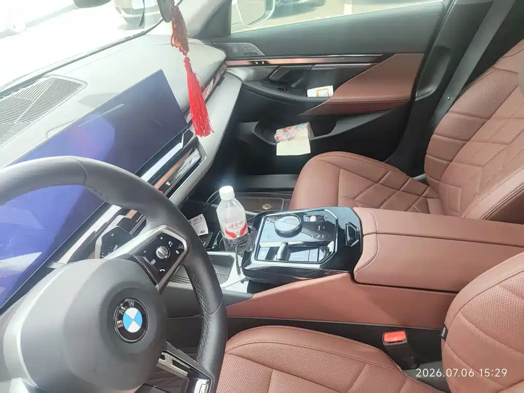 BMW 5 Series — фото 10