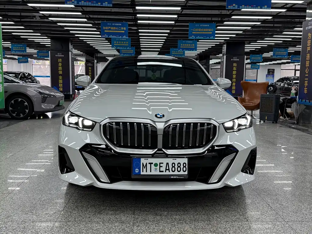 BMW 5 Series — фото 2