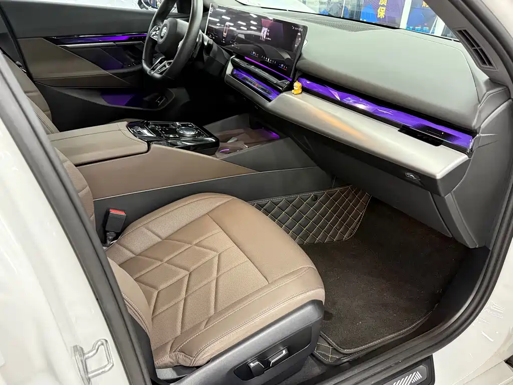 BMW 5 Series — фото 14
