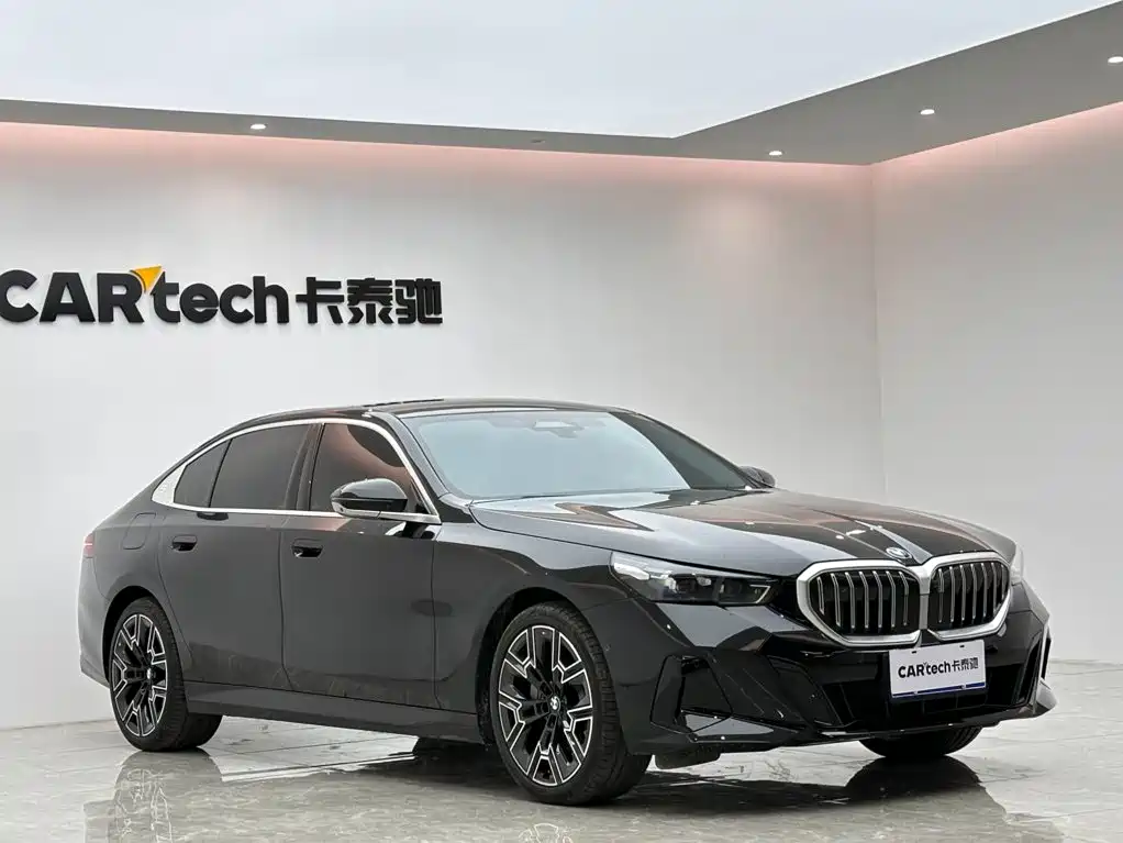 BMW 5 Series — фото 6