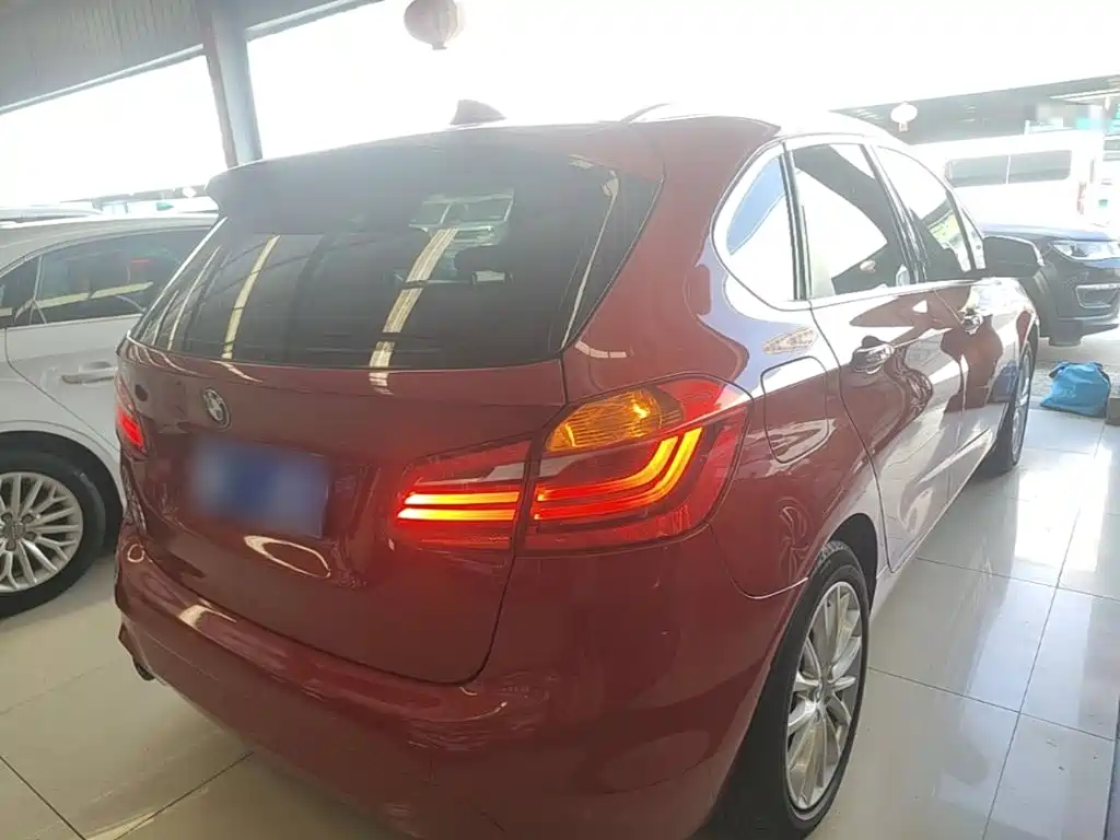 BMW 2 Series Active Tourer — фото 7