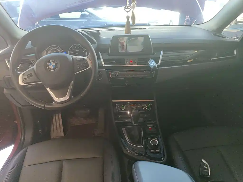 BMW 2 Series Active Tourer — фото 10