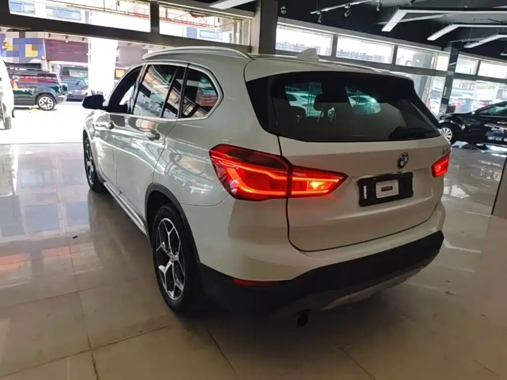 BMW X1 — фото 5