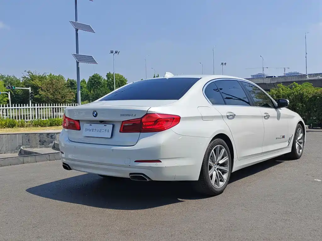 BMW 5 Series — фото 4