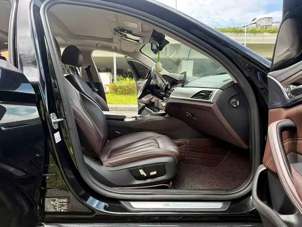 BMW 5 Series New Energy — фото 10