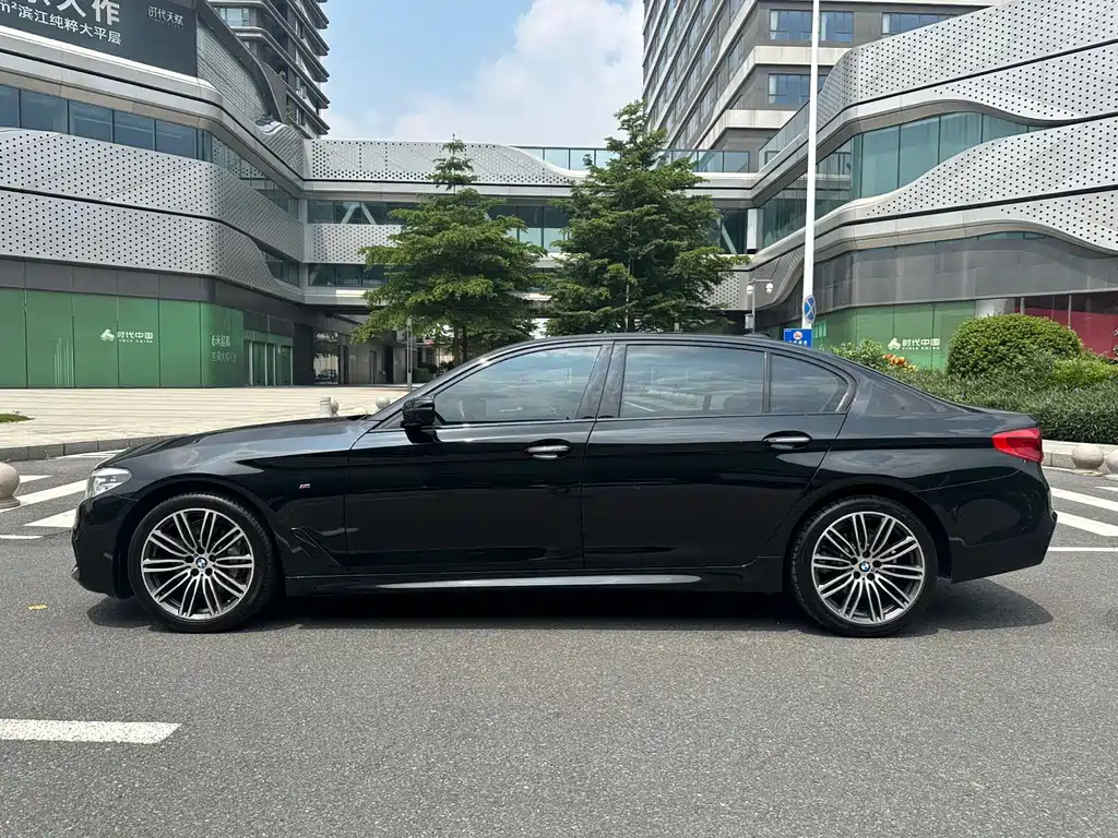 BMW 5 Series — фото 4