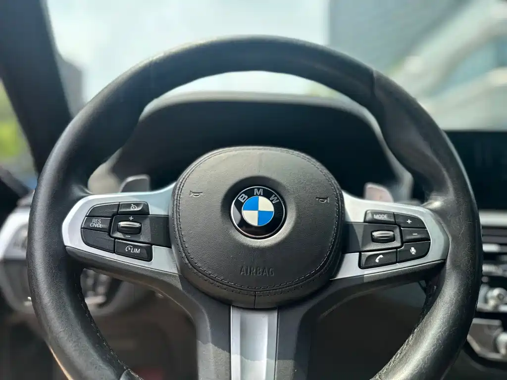 BMW 5 Series — фото 10