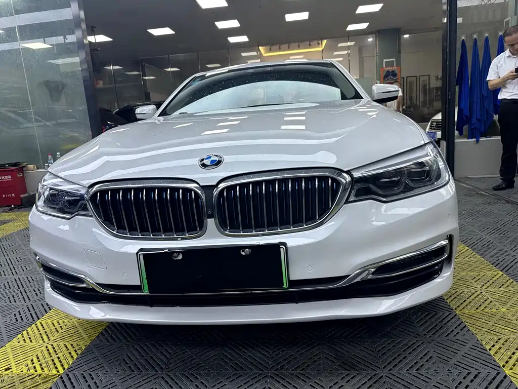 BMW 5 Series New Energy — фото 2
