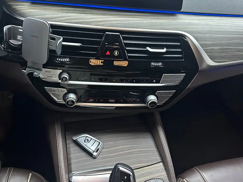 BMW 5 Series New Energy — фото 17