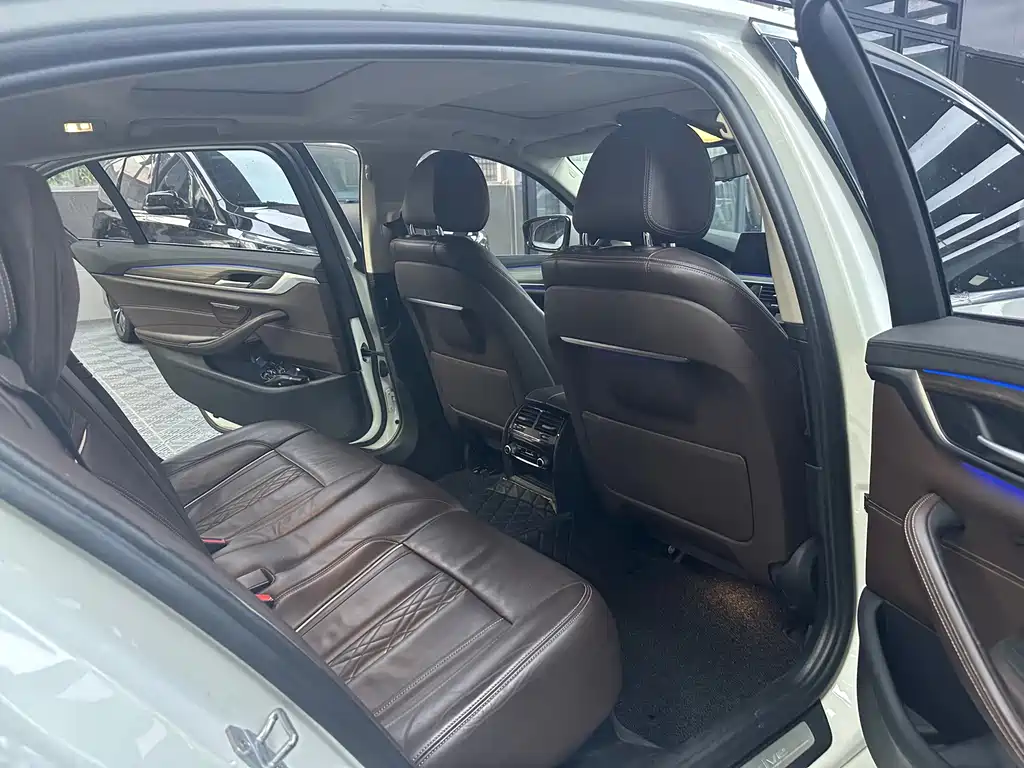 BMW 5 Series New Energy — фото 19