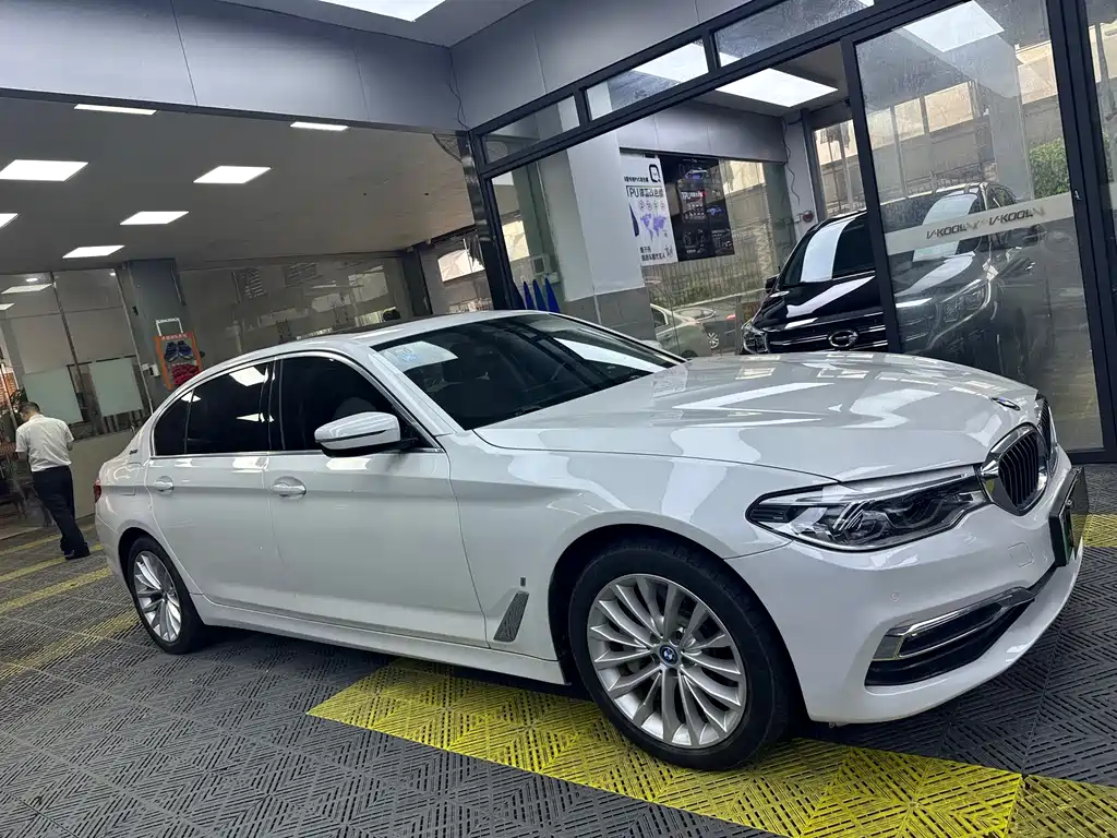 BMW 5 Series New Energy — фото 4