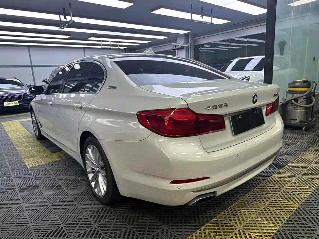 BMW 5 Series New Energy — фото 7