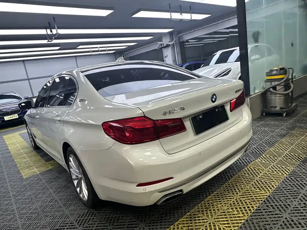 BMW 5 Series New Energy — фото 8