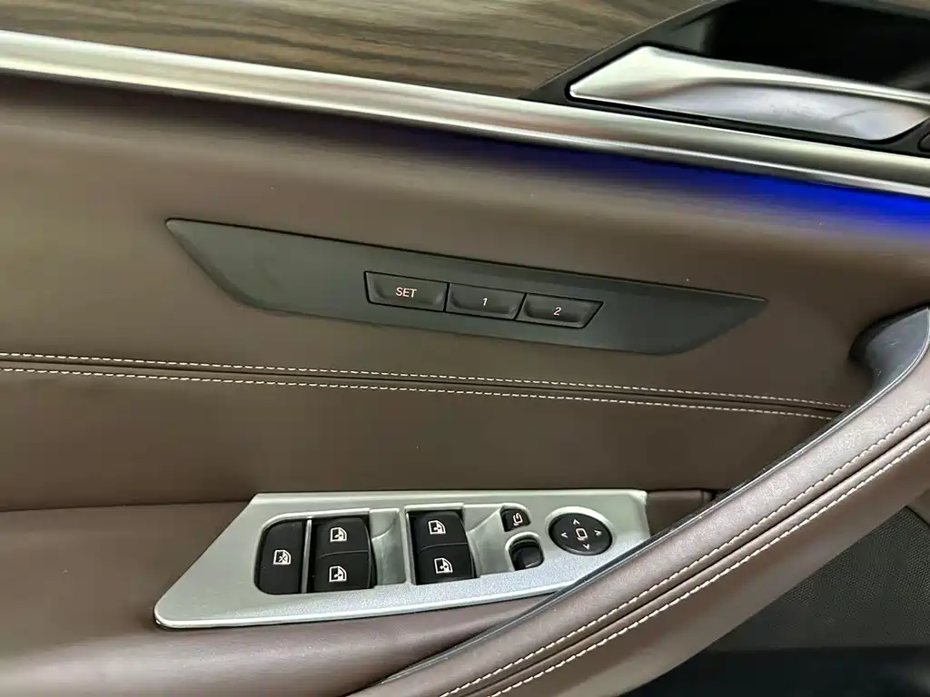 BMW 5 Series — фото 6