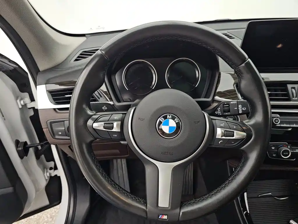BMW X1 — фото 9