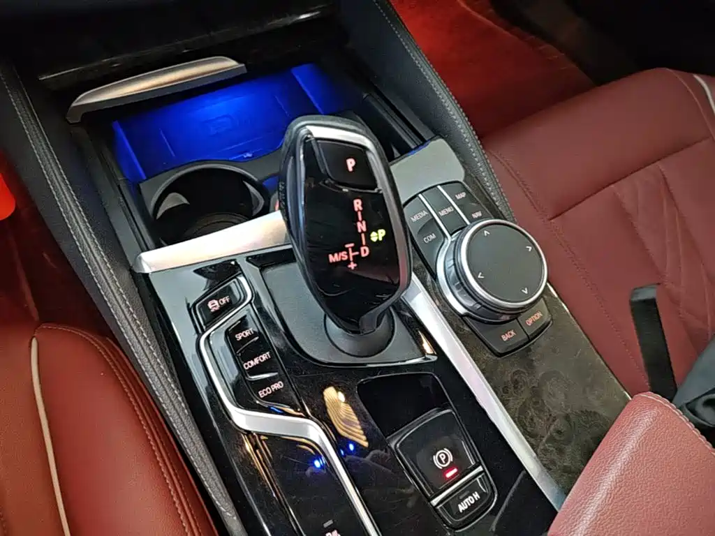 BMW 5 Series — фото 14