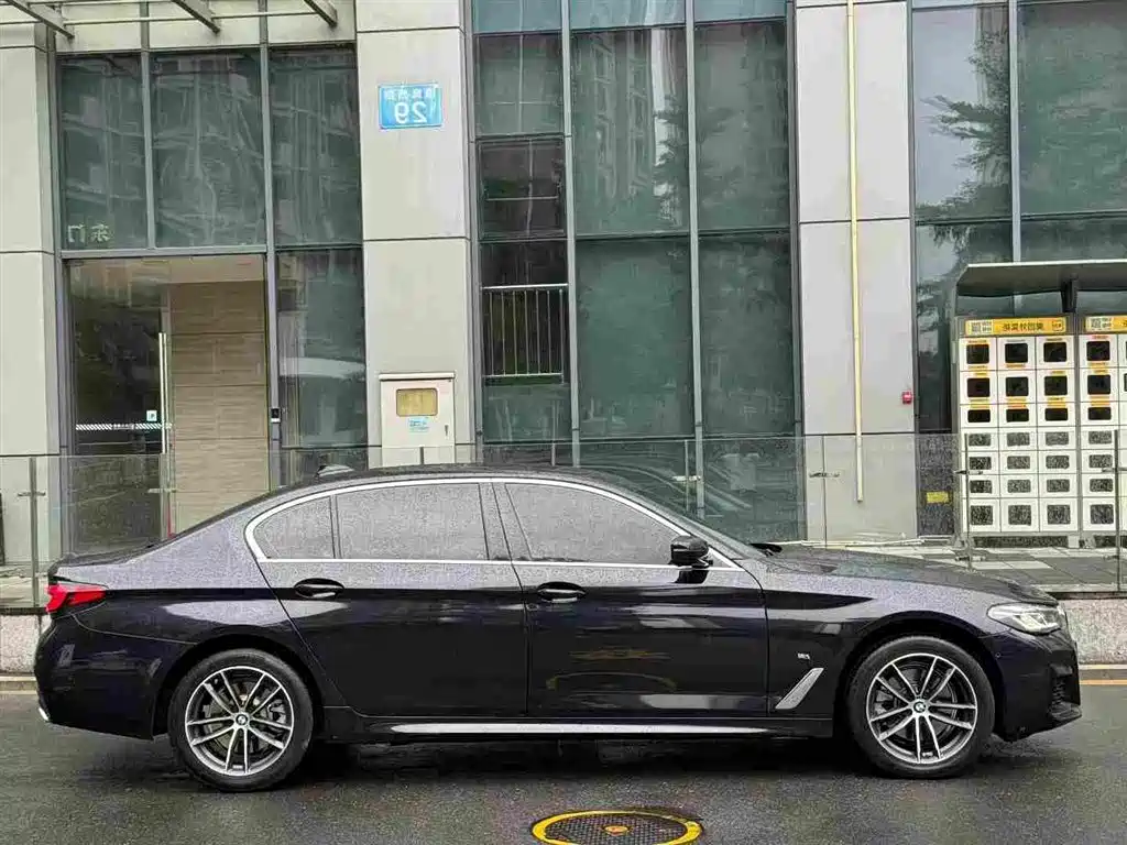 BMW 5 Series — фото 4