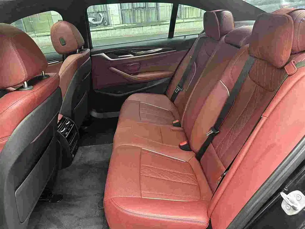 BMW 5 Series — фото 6