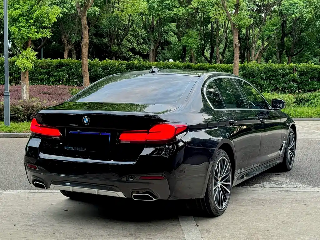 BMW 5 Series — фото 11