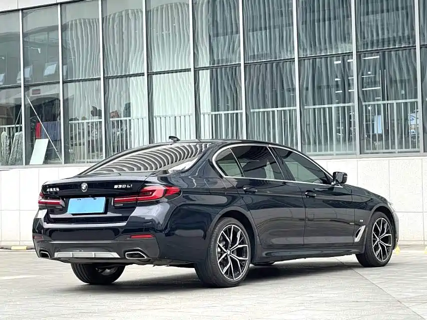 BMW 5 Series — фото 8