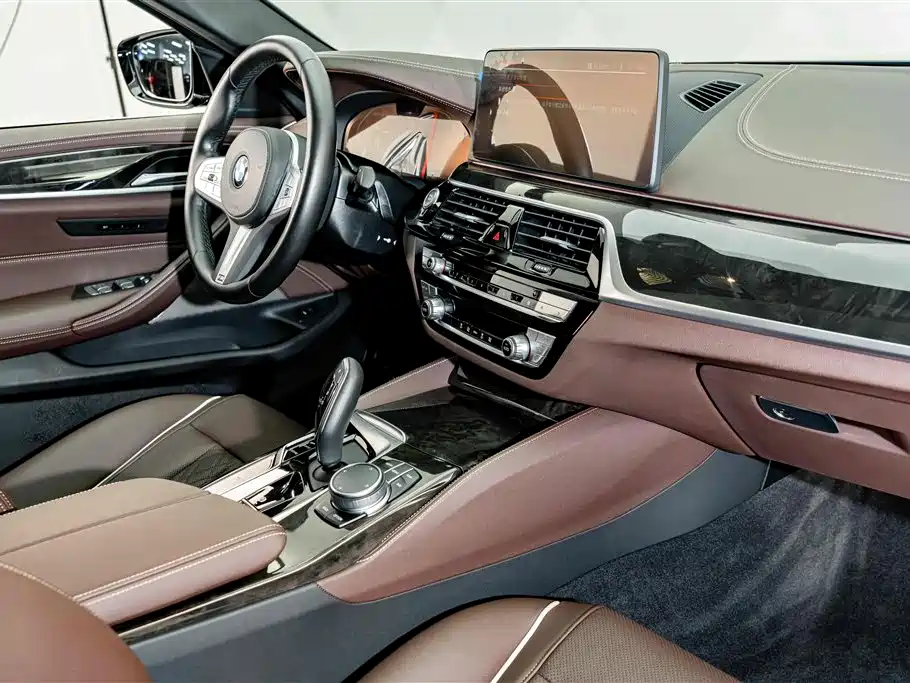 BMW 5 Series — фото 17