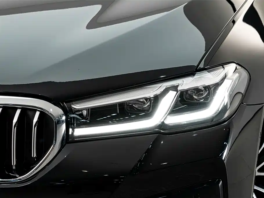BMW 5 Series — фото 4