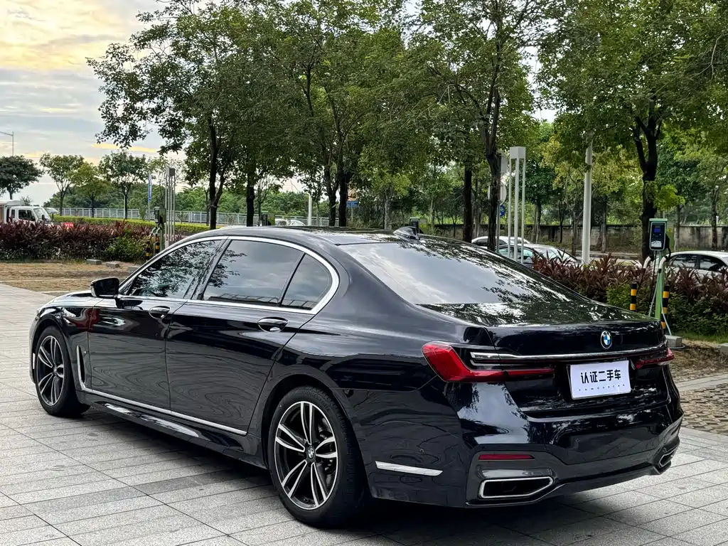BMW 7 Series — фото 11