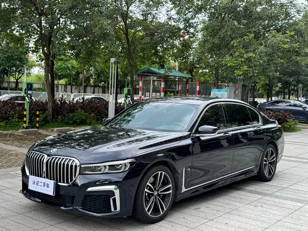 BMW 7 Series — фото 1