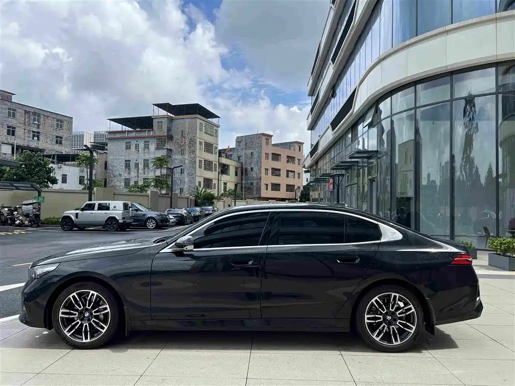 BMW 5 Series — фото 4