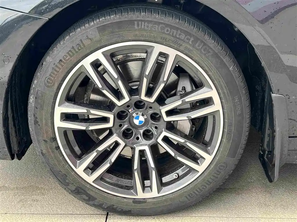 BMW 5 Series — фото 5