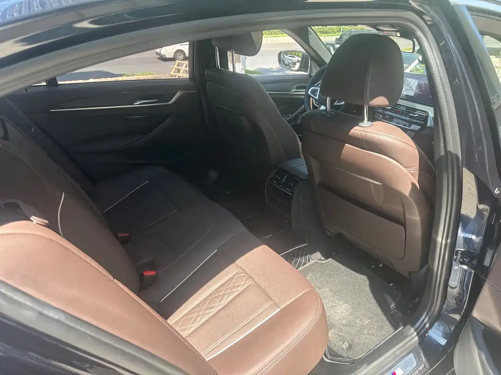 BMW 5 Series — фото 10