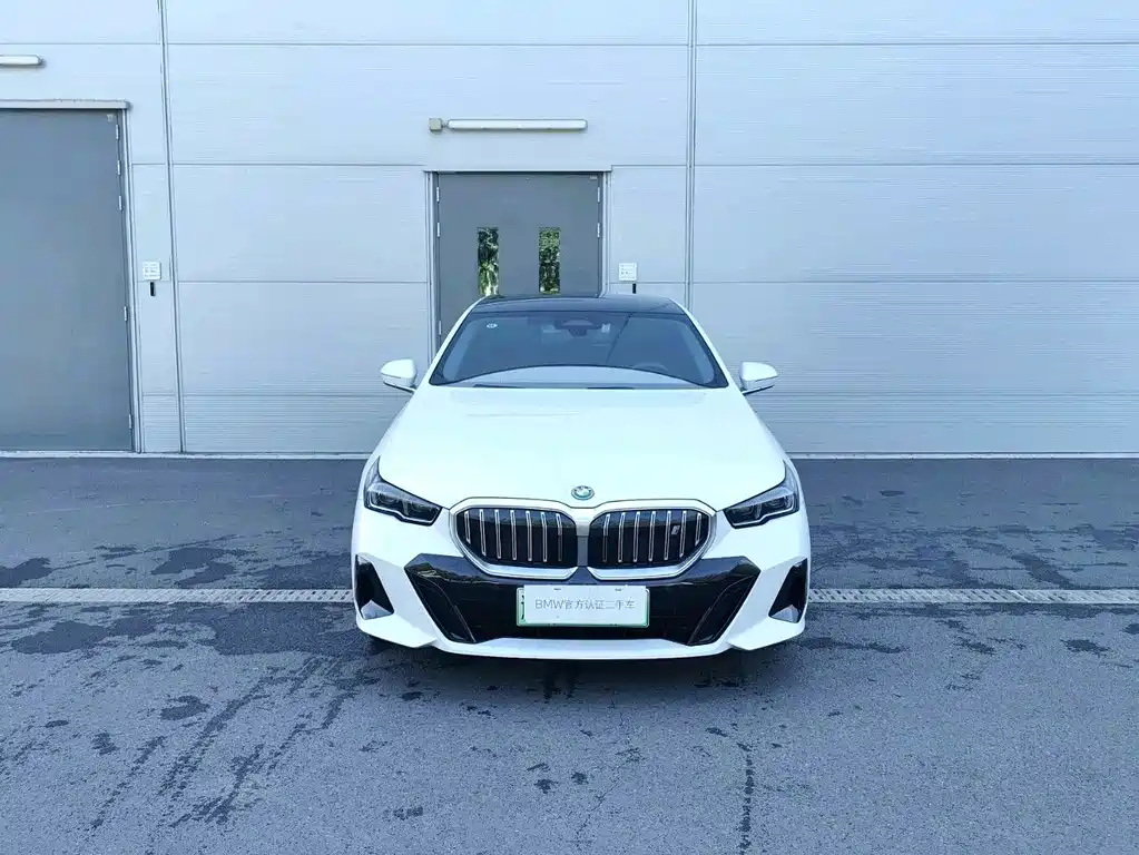 BMW i5 — фото 2