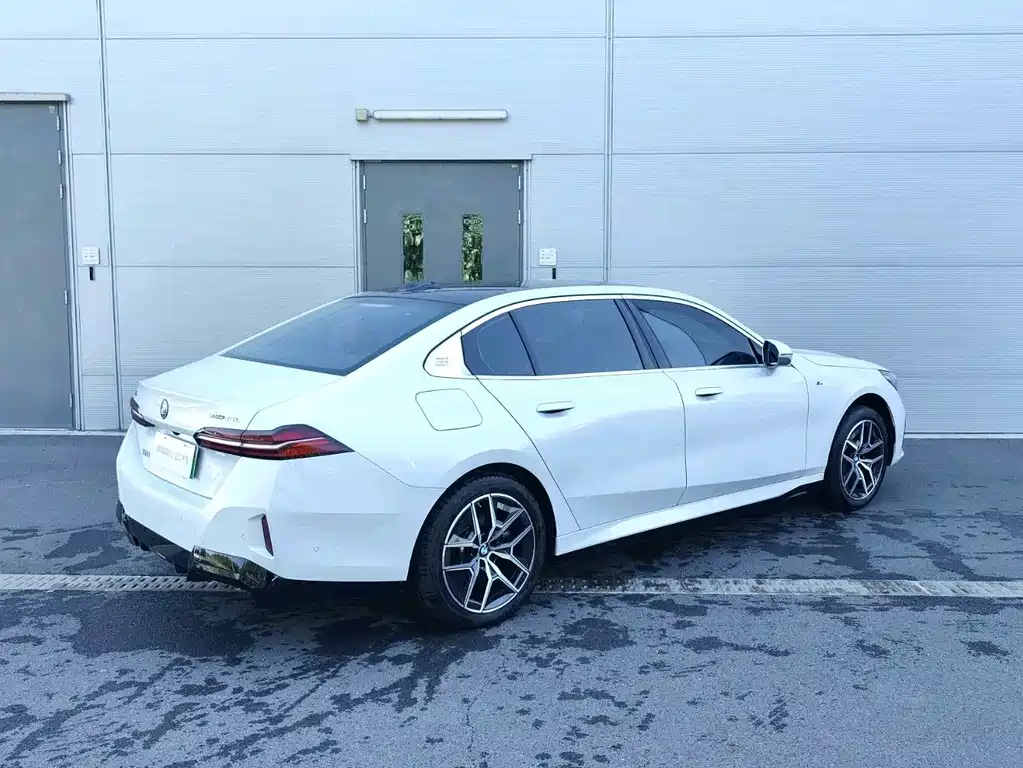 BMW i5 — фото 4
