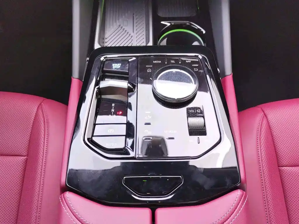 BMW i5 — фото 10