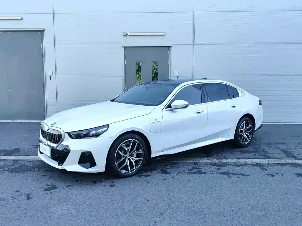 BMW i5