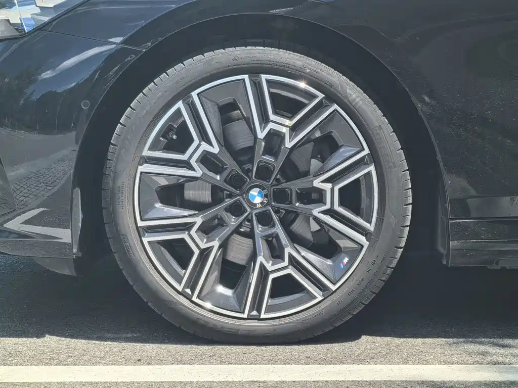 BMW 5 Series — фото 5