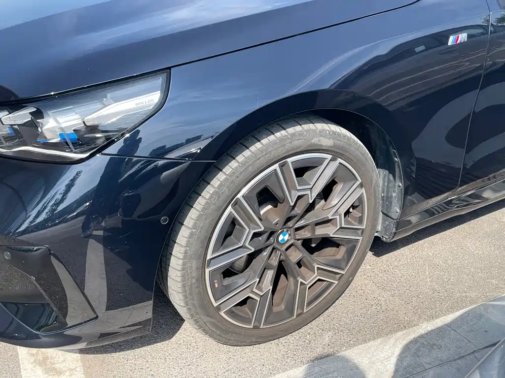 BMW 5 Series — фото 9