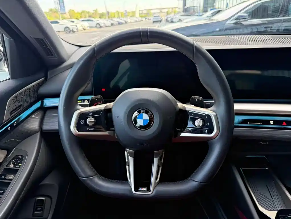 BMW 5 Series — фото 11