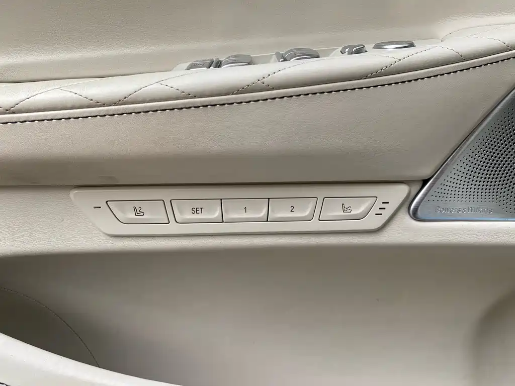 BMW 7 Series — фото 14