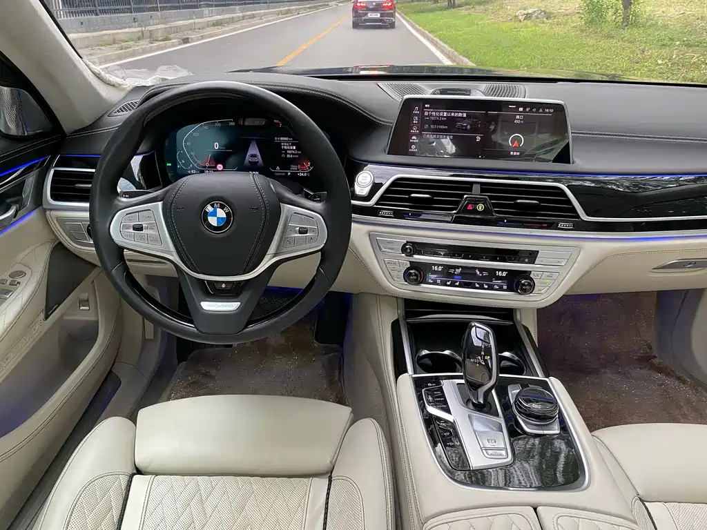 BMW 7 Series — фото 23