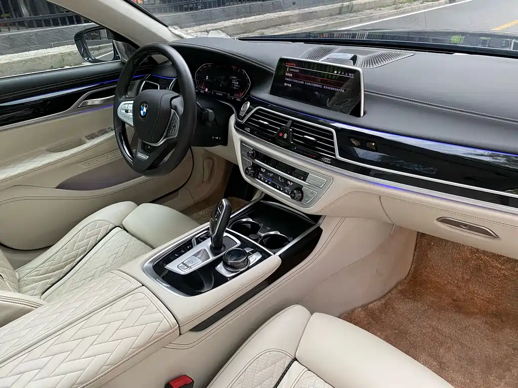 BMW 7 Series — фото 30