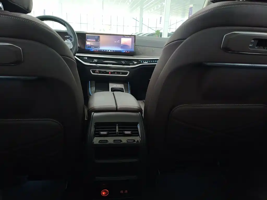 BMW X5 — фото 17