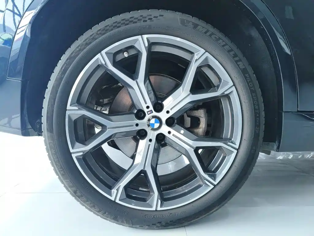 BMW X5 — фото 19