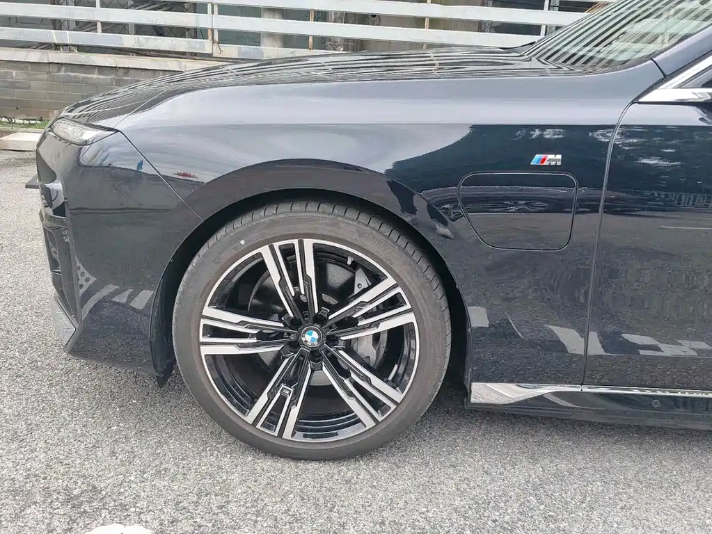 BMW i7 — фото 6