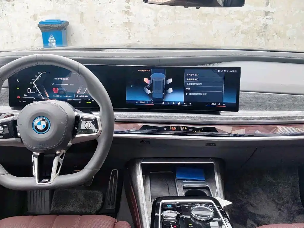 BMW i7 — фото 7