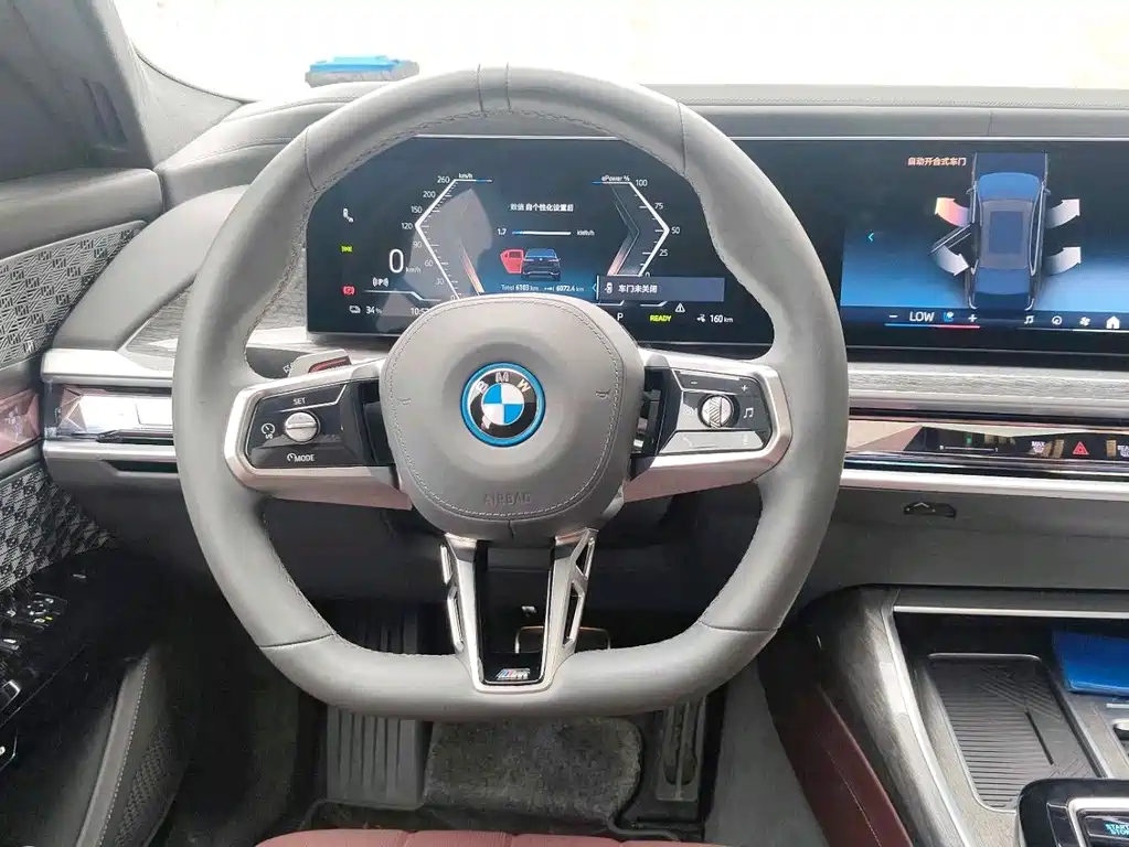 BMW i7 — фото 8